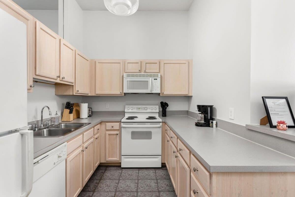Modern Downtown Apartment 2Br 2Ba By Cozysuites Indianapolis Dış mekan fotoğraf