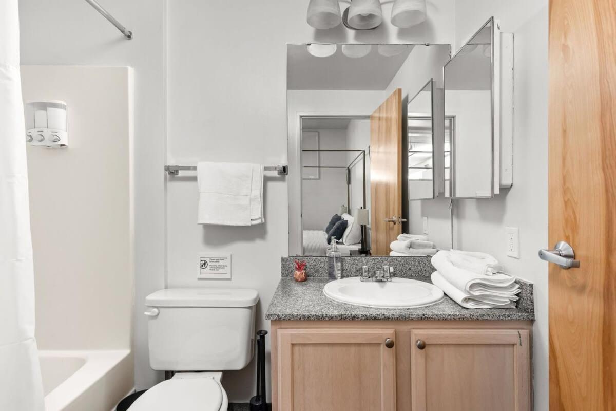 Modern Downtown Apartment 2Br 2Ba By Cozysuites Indianapolis Dış mekan fotoğraf